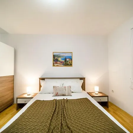 Anton Apartment *